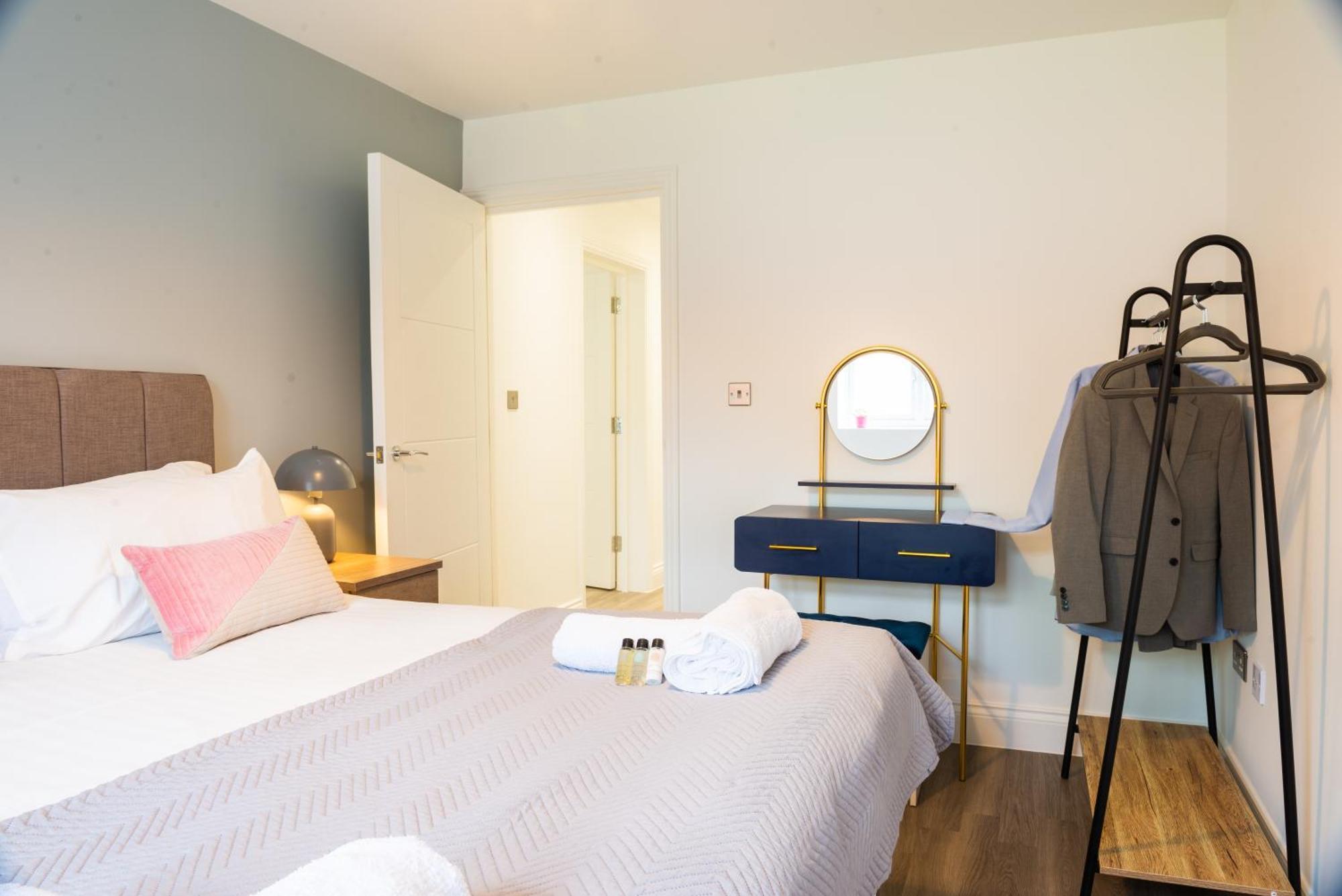 The 'Pinky' - Beautiful 1 Bed Apartment In Hatfield - Free Parking - Near Uni & Business Park - Big Savings On Long Stays Esterno foto