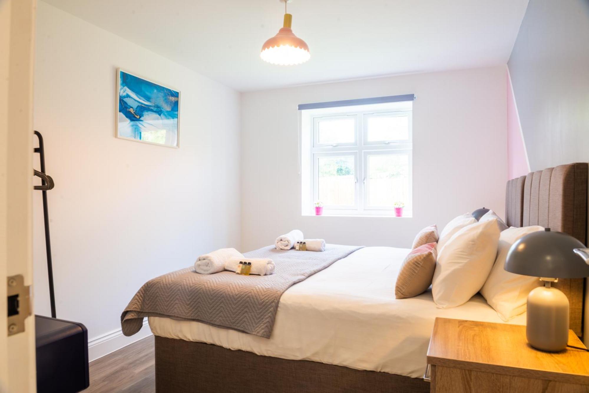 The 'Pinky' - Beautiful 1 Bed Apartment In Hatfield - Free Parking - Near Uni & Business Park - Big Savings On Long Stays Esterno foto